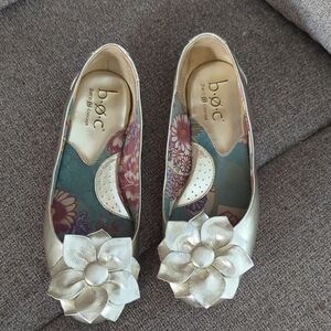 B.O.C. Women's Gold Floral Flats